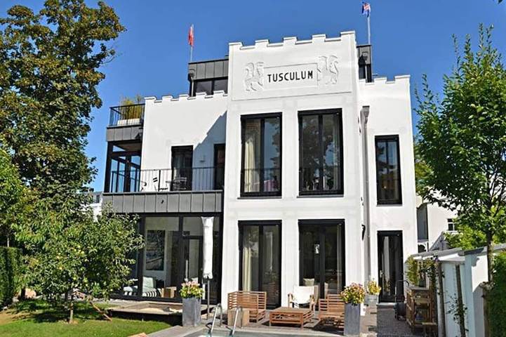 Ferienhaus für 6 Personen, mit Balkon und Garten sowie Pool und Sauna in Binz