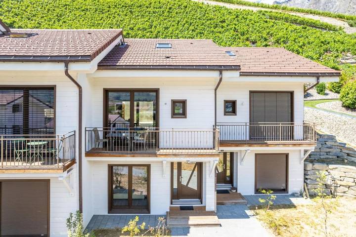 Location de vacances pour 6 personnes, avec Balcon ainsi que Terrasse et Vue à Saillon