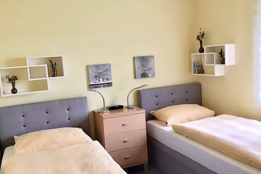 Ganze Wohnung, Ferienwohnung 69 qm, Parterre, 2 Schlafräume, max. 4 Personen in Unterkirnach, Mittlerer Schwarzwald