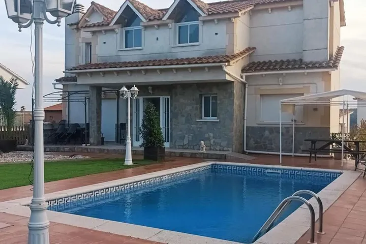 Villa pour 10 personnes, avec piscine ainsi que vue et jardin - 1