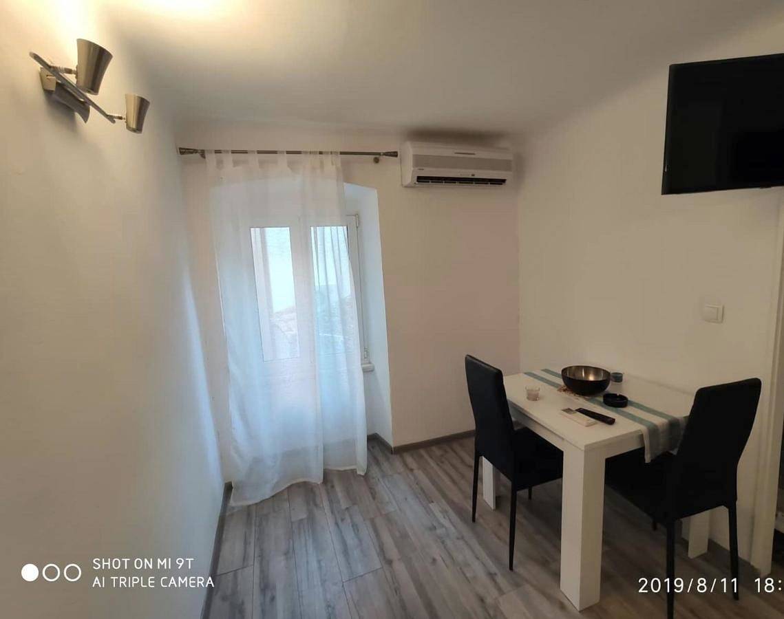 Geheel appartement, Studio with Terrace in Cres Stad, Cres