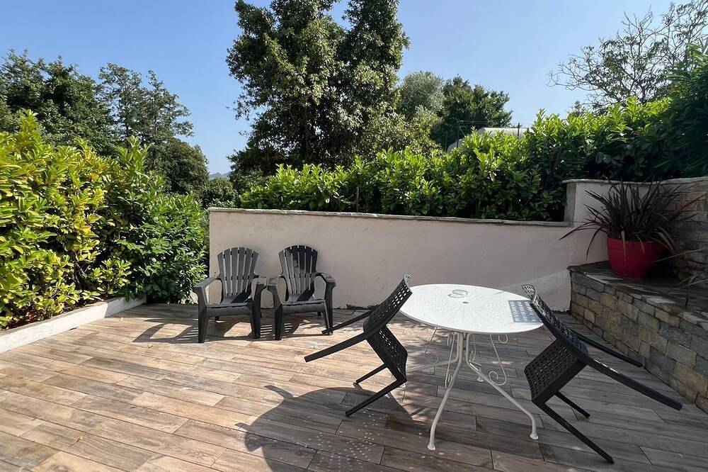 Appartamento intero, Cité Paoline - Quiet Escape with Terrace Parking & Wi-Fi in Corte Francia, Parco naturale regionale della Corsica