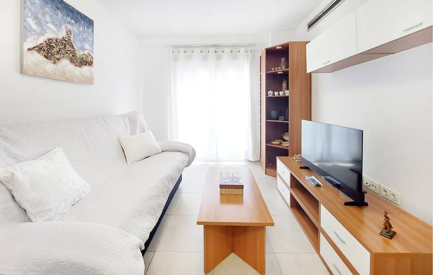 Entire holiday apartment, Beachside Haven with WiFi, AC, Parking - 900m to Platja del Clot in Vinaròs, Costa del Azahar