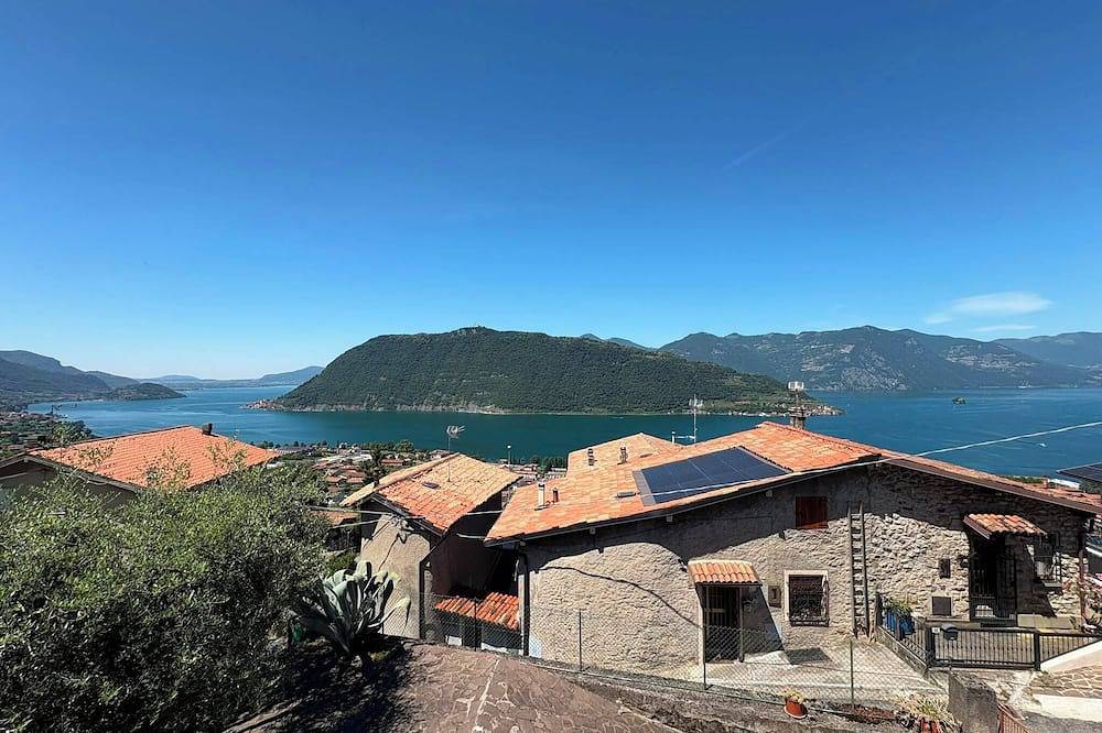 La Casa della Nonna - Zwei Schlafzimmer Haus, Schläft 6 in Sale Marasino, Catena Bresciana Occidentale
