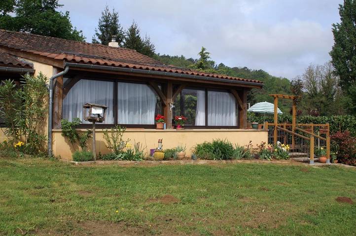 Gîte pour 5 personnes, avec terrasse et jardin