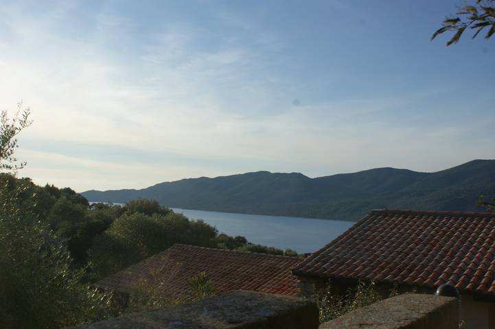 Gîte pour 4 personnes, avec jardin ainsi que terrasse et piscine à Serra-di-Ferro - 4