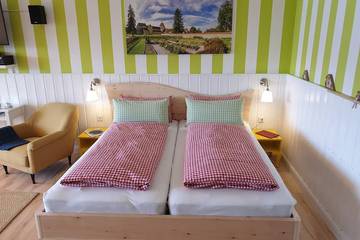 Ferienwohnung für 4 Personen, mit Garten und Pool sowie Sauna und Balkon in Reichenau