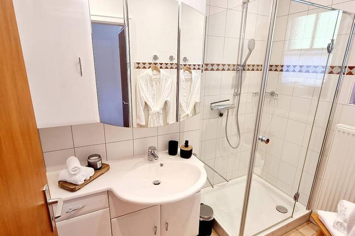 Ferienhaus für 3 Personen, mit Terrasse und Sauna sowie Whirlpool und Garten im Schwarzwald - 2