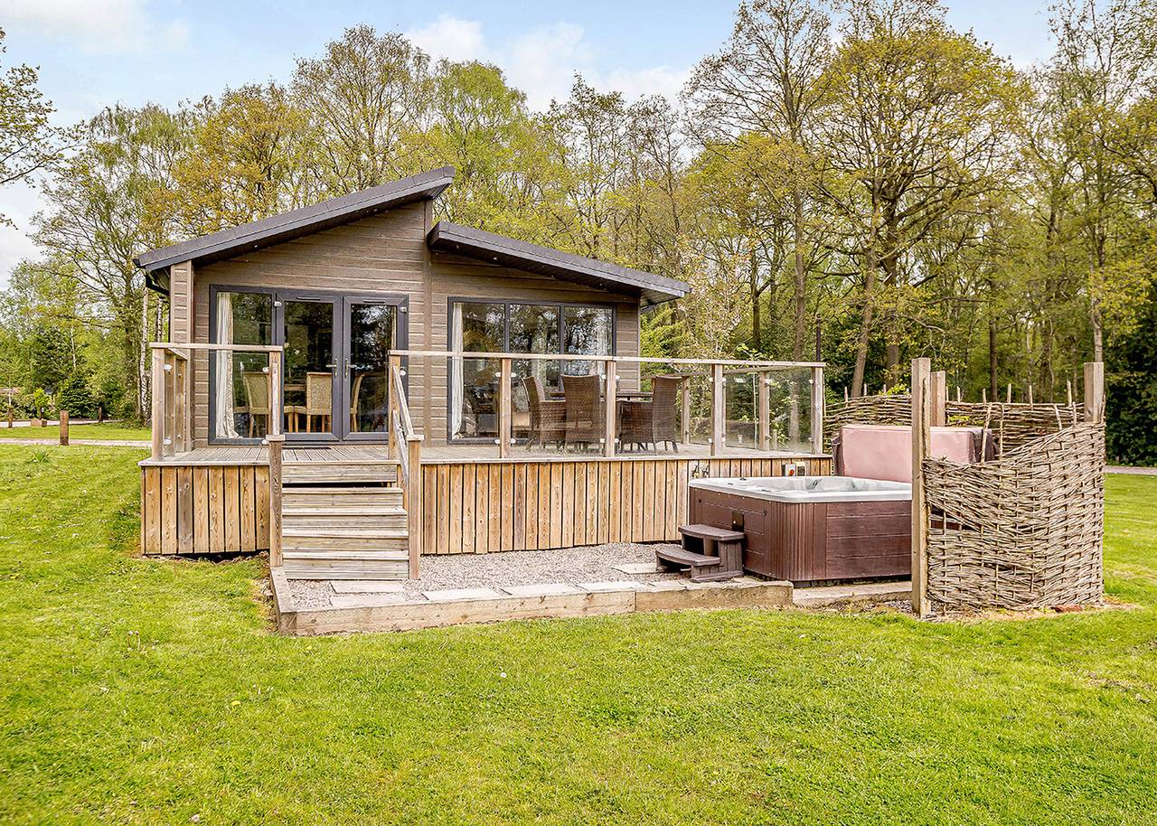 Ladera Luxury Lodge 3 in Eaton, Cheshire Este