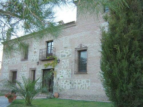 Casa de huéspuedes para 3 personas, con balcón y vistas además de piscina y jardín, Se admiten mascotas en Provincia de Toledo - 2