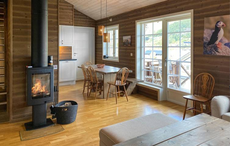 Ganze Ferienwohnung, Ferienwohnung für 6 Personen mit Terrasse in Strandafjellet, Stranda