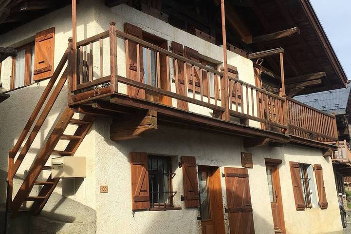 Chalet pour 6 personnes, avec piscine et balcon, animaux acceptés à Hauteluce