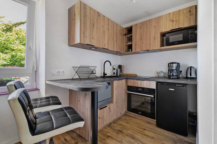 Entire apartment, Apartment "Aurore" with Wi-Fi in Cancale, 1st Floor in Cancale, Mont-Saint-Michel Bay