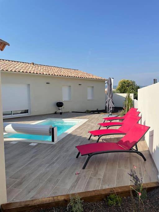 Location de vacances pour 8 personnes, avec bassin pour enfant et vue ainsi que piscine et jardin à Alleins - 3