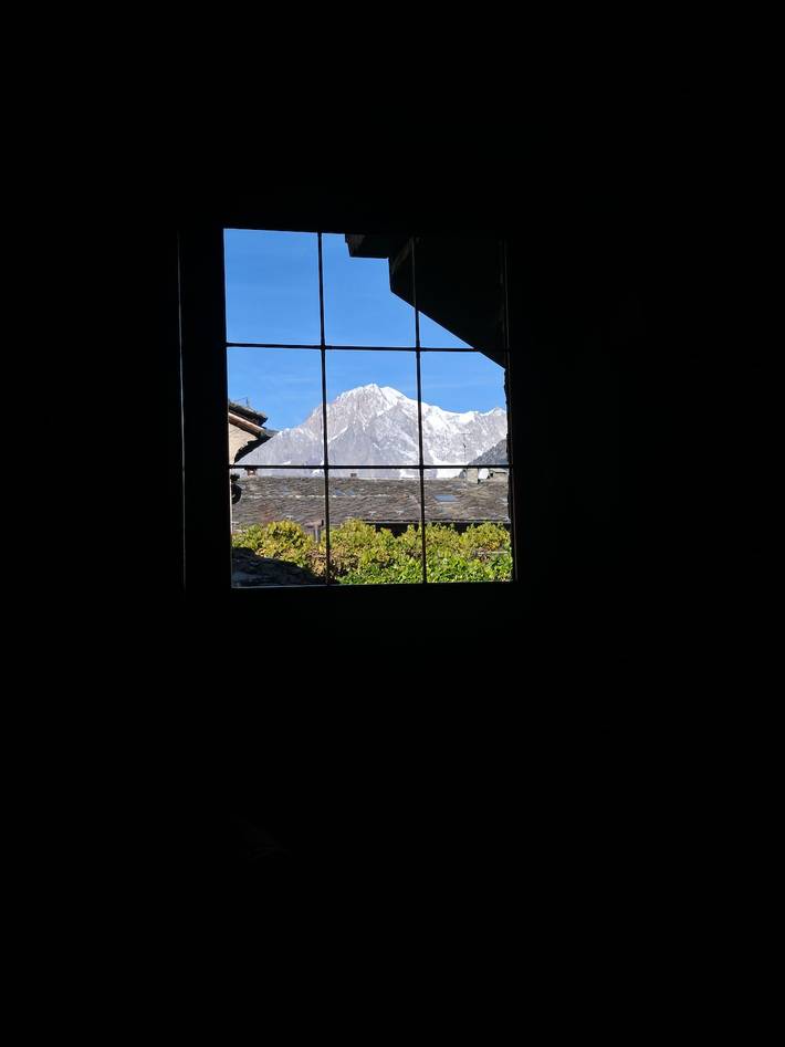 Entire apartment, ‘The Waterfall Chalet’ Apartment with Mountain View, Private Garden and Balcony in Villair (La Salle), Comune di La Salle