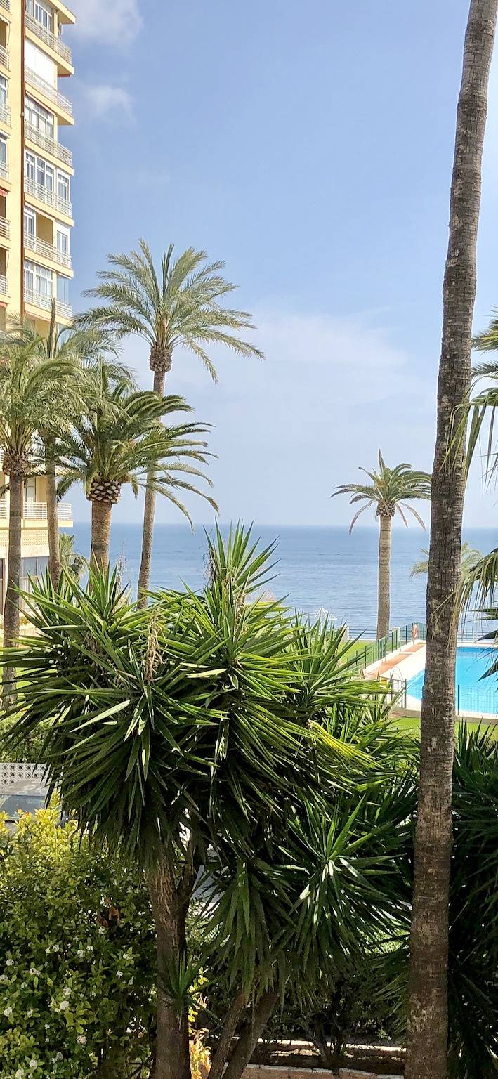 Appartement entier, The White Rock (Acceso privado a la playa) in Playa El Bajondillo, Torremolinos