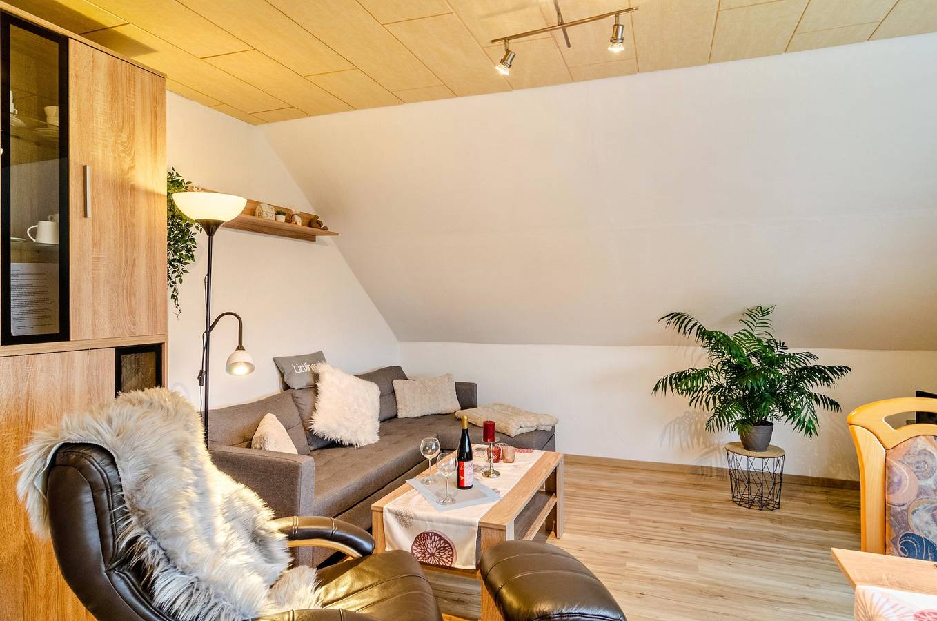 Ganze Wohnung, Ferienwohnung Utkiek" mit privater Terrasse, privatem Garten und Wlan in Ihlow, Nordseeküste
