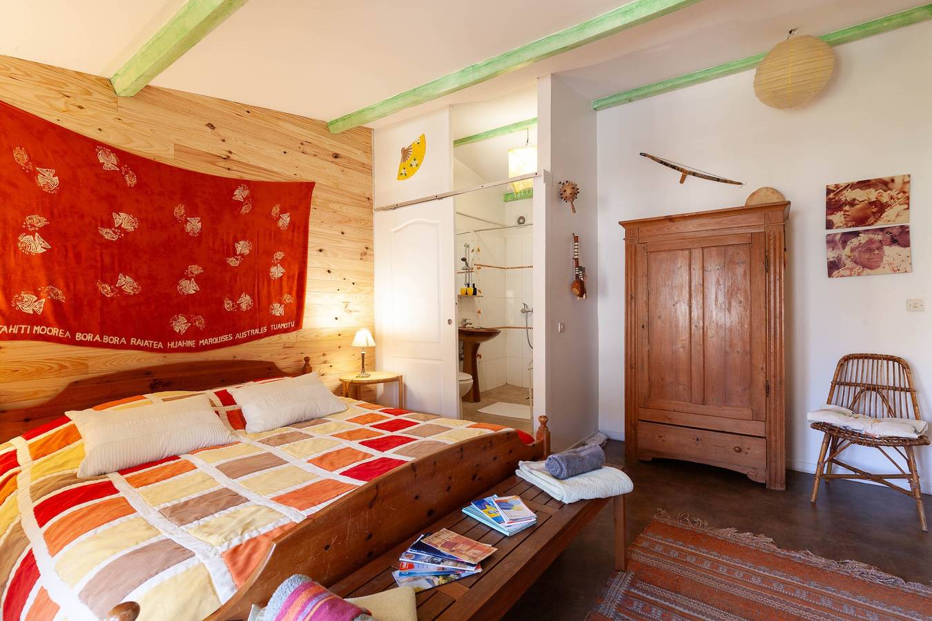Habitación de huéspedes «Les Citronniers - Tahiti» con terraza compartida, Wi-Fi y aire acondicionado in Marsella, Marsella region
