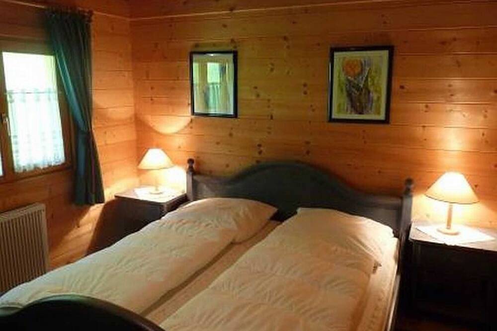 Ganze Wohnung, Gemütliches Ferienhaus am Waldrand für 5 Personen - Naturerlebnisdorf in Stamsried, Ostbayern