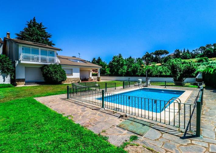 Casa rural para 16 personas, con piscina además de vistas y jardín en Valle del Tiétar - 2