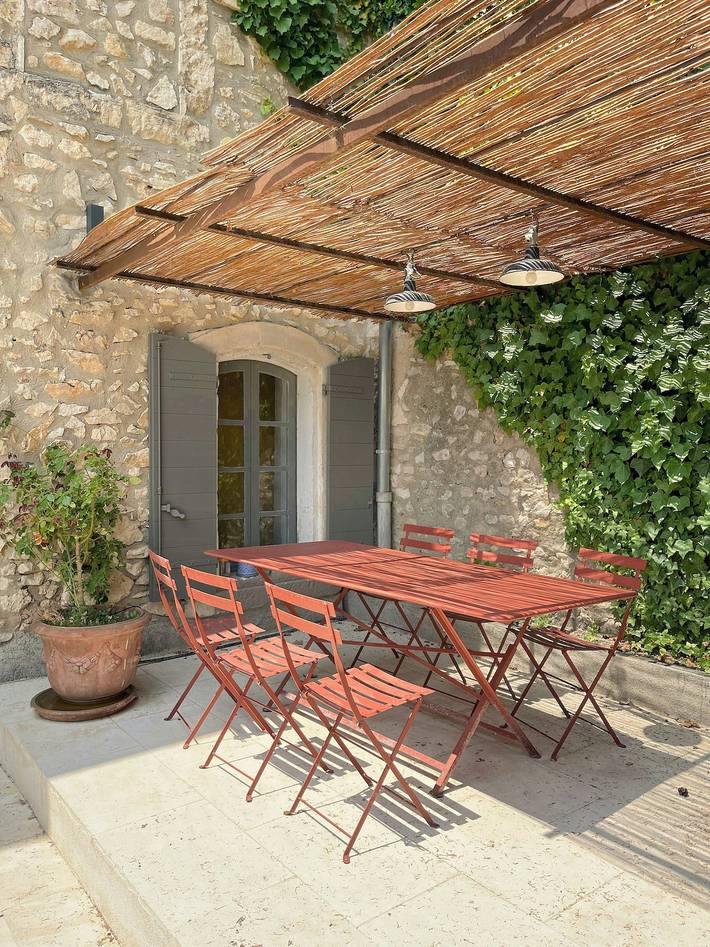 Location de vacances pour 4 personnes, avec terrasse, adapté aux familles à Eygalières - 2