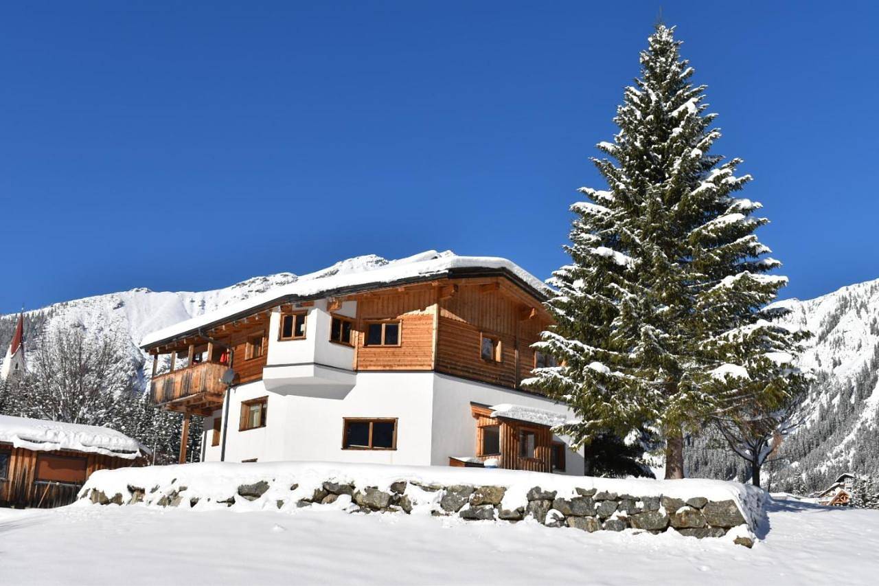 Aparthotels Berwang / Haus Wiesengrund in Lechtal Alps, Berwang