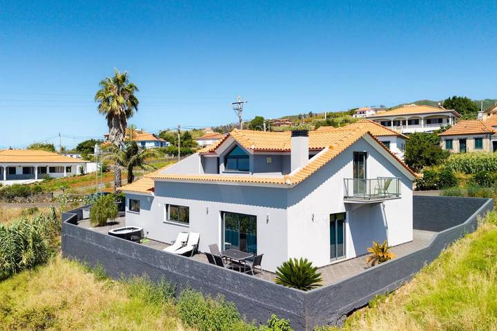 Location de vacances pour 6 personnes, avec vue et jardin à Ponta Do Pargo