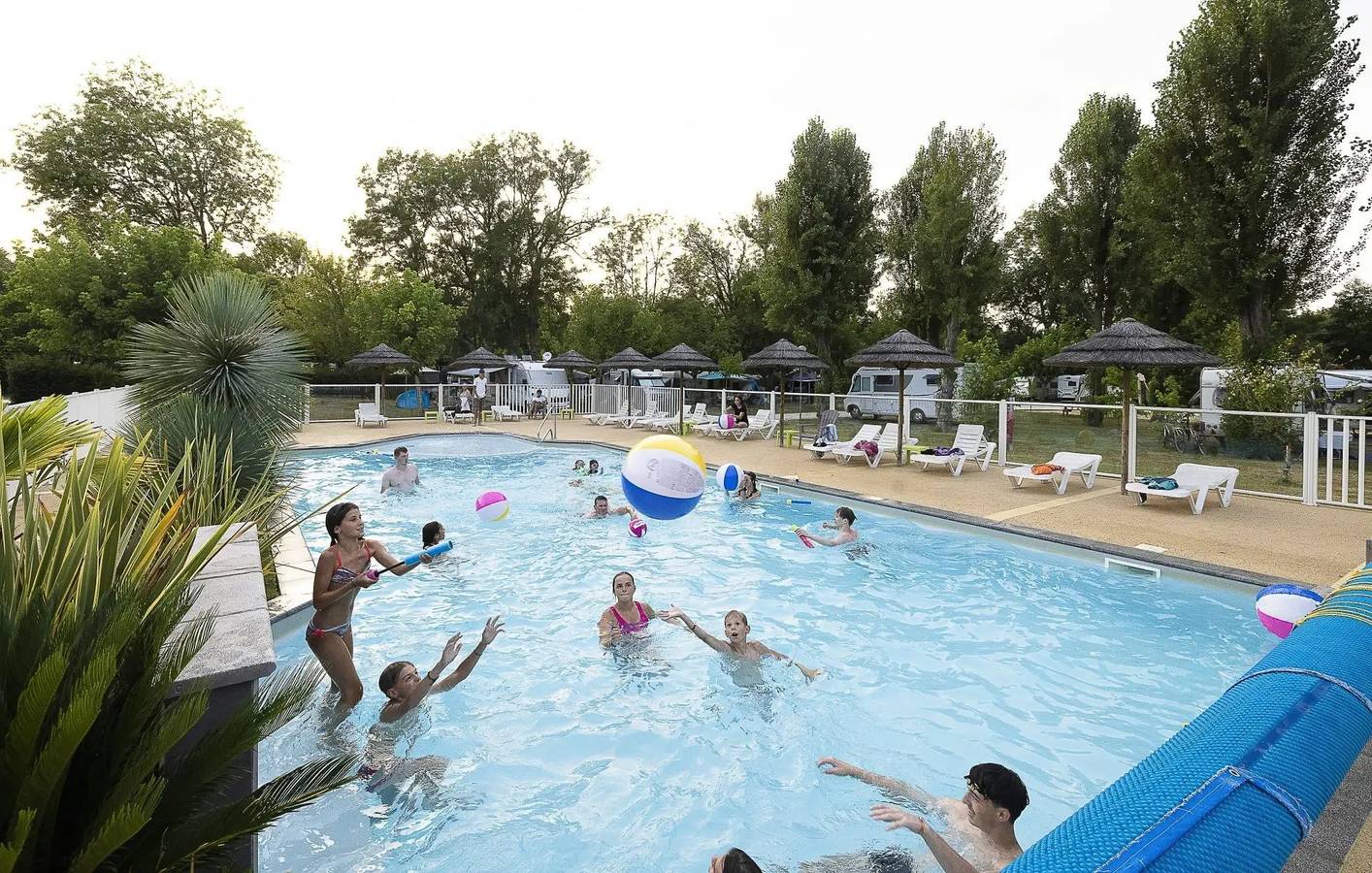Camping 3 étoiles - Piscine  - ccbb0ig in Montpon-Ménestérol, Périgord Blanc