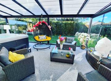 Gîte pour 4 personnes, avec jardin ainsi que terrasse et jacuzzi dans les Ardennes