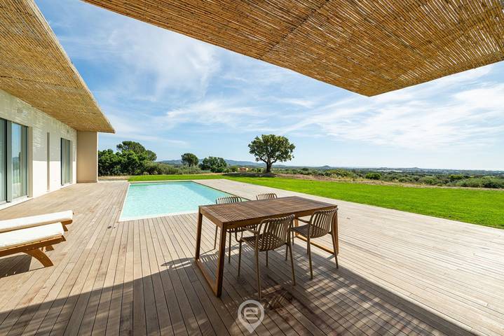 Villa per 4 persone, con giardino e piscina nonché vista oceano in Sud della Sardegna