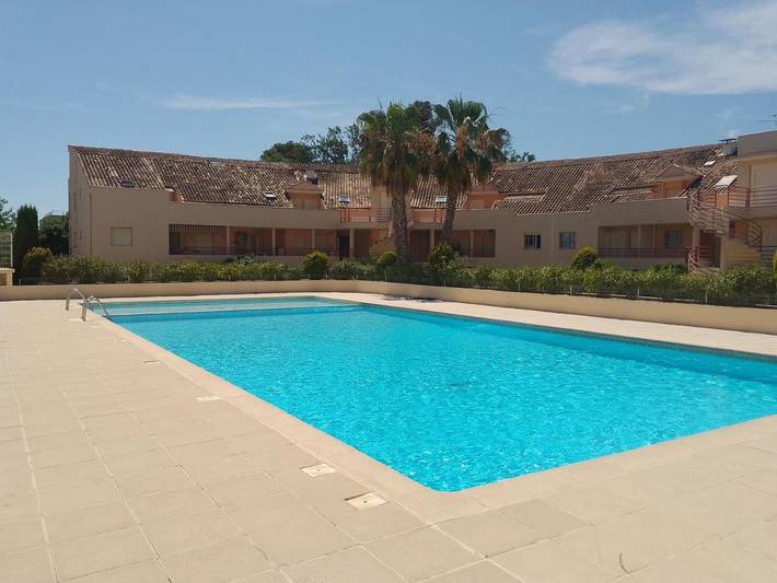 Gîte pour 2 personnes, avec piscine et terrasse dans Parc de Vaugrenier