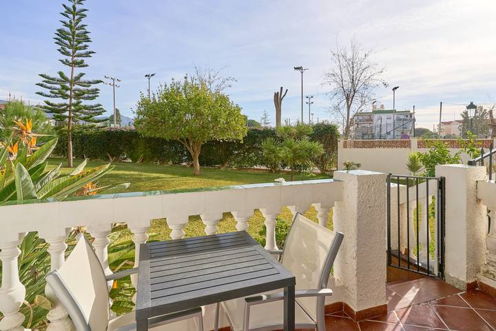 Entire apartment, Apartment 'Poolside  Nerja' with Mountain View, Wi-Fi and Air Conditioning in Rio Chillar, Nerja