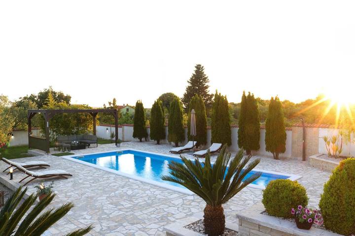 Villa voor 6 personen, met terras en tuin in Zadar