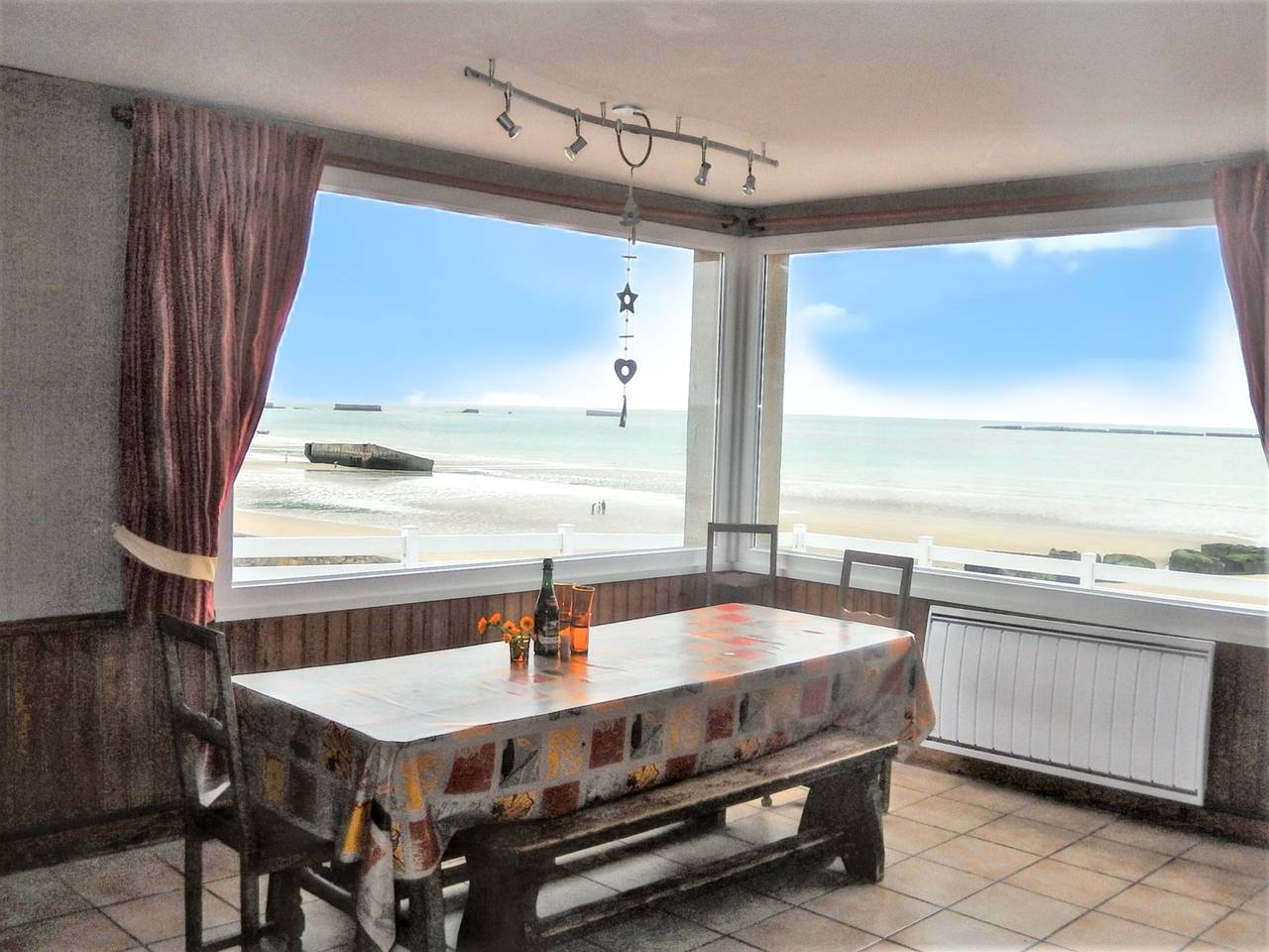 Maison spacieuse avec vue sur la mer à Arromanches-les-Bains in Arromanches-les-Bains, Région de Bayeux