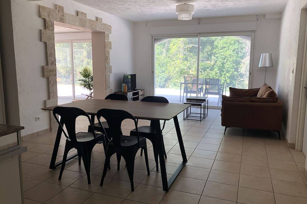 Geheel appartement, Holiday rent in a provencal house. Capacity: 2/4 people in Saint-Maximin-la-Sainte-Baume, Brignoles region