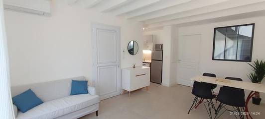 Gîte pour 4 personnes, avec piscine ainsi que terrasse et jardin à Gallargues-le-Montueux