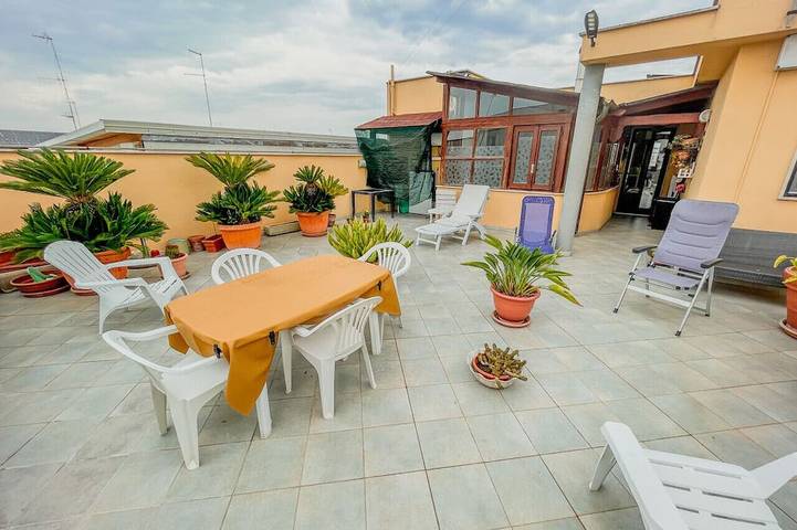 Appartamento per 5 persone, con balcone e giardino in Noicattaro