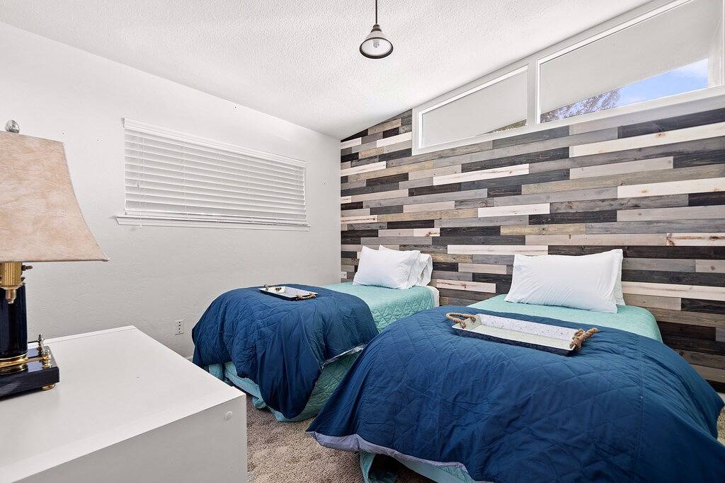 Lg House w schönen Blick auf den Fluss 2 Geschichten, 5bd3bth in Kennewick, Washington