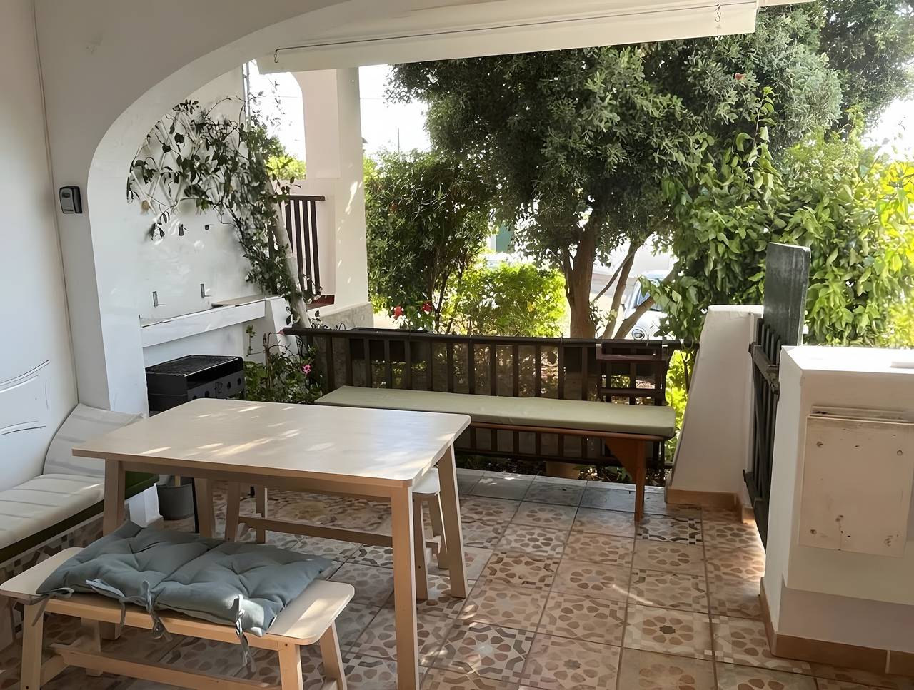 Appartement entier, Appartement « Binimares - Cala En Porter » avec piscine partagée, Wi-Fi et climatisation in Cala en Porter, Municipalité de Alaior