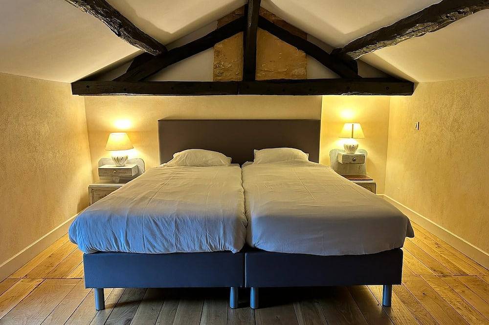 Geheel appartement, Gezellig appartement in charmant gerenoveerde 200 jaar oude duiventoren! in Urval, Périgord Pourpre