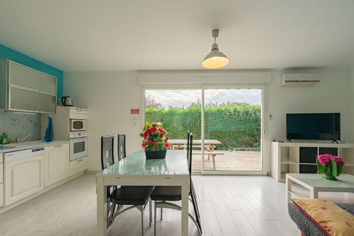 Apartamento entero, Apartamento 'Le Clos Du Champ De L'Amour - Isla de Ré' con piscina privada, Wi-Fi y aire acondicionado in Saint-Simon-de-Bordes, Región de Jonzac