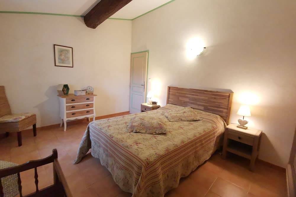 Charmantes Ferienhaus auf dem Land zwischen St Rémy de Provence und Avignon in Eyragues, Arles und Umgebung