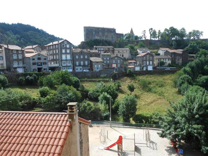 Hôtel pour 2 personnes, avec Terrasse à Saint-Privat-d'Allier