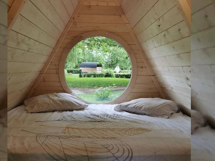 Camping du Val de Saône - Unique 3 personnes - Cabane en bois avec terrasse (2 adultes + 1 enfant) in Saint-Didier-sur-Chalaronne, Région de Bourg-en-Bresse