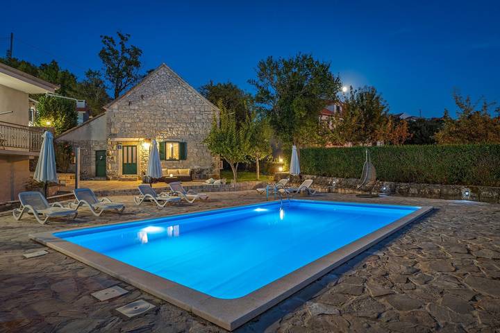 Villa for 10 people, with garden and pool in Croatia