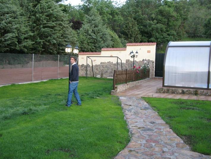 Casa rural para 24 personas, con Jacuzzi y Terraza además de Jardín y Piscina en Navatalgordo - 2