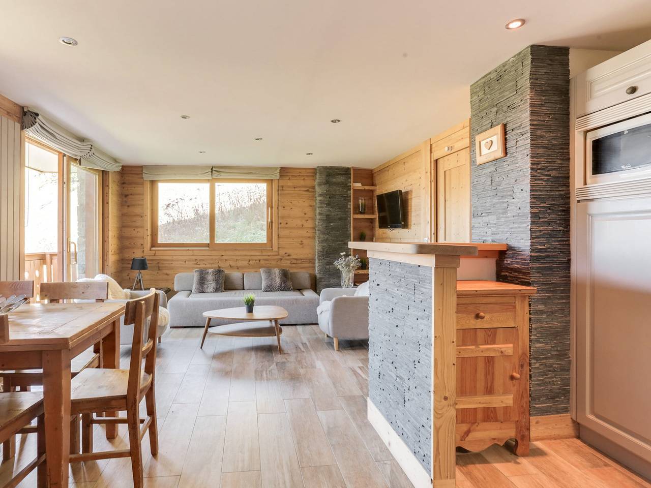 Ganze Wohnung, Charmantes 4-Zimmer-Duplex, 7 Pers, Méribel, direkt an der Piste, Balkon, Garage, Wifi in Méribel, Les Allues