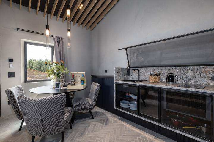 Appartamento intero, Appartamento di vacanza "Suite Deluxe Torre" con piscina condivisa e Wi-Fi in San Gimignano, Siena e dintorni
