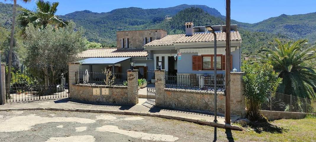 Finca für 8 Personen, mit Terrasse und Garten sowie Pool und Ausblick in Son Coll