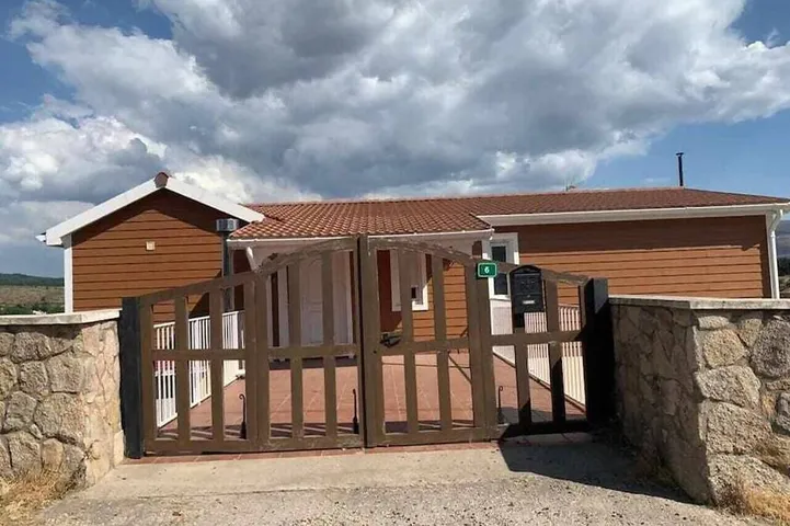 Holiday apartment for 6 people, with pool and garden as well as balcony - 1